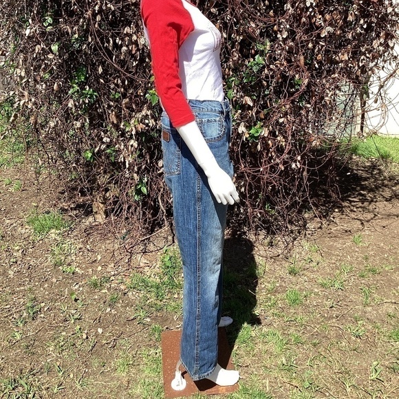 Wrangler Retro Relaxed Bootcut Factory Fading Whiskering Jeans - Picture 5 of 11